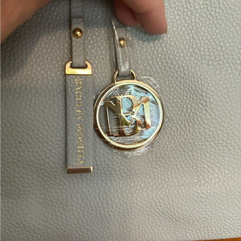 Badgley Mischka bag new with tags grey color - Picture 2 of 4